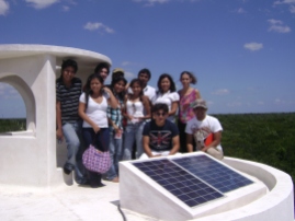 Celdas solares. Visita estudiantes de arquitectura